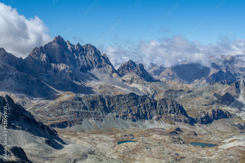 Nel vallone di Bellino, tra Rocca Senghi ed ilMonte Maniglia (alta Valle Varaita, provincia di Cuneo) Nel vallone di Bellino, tra Rocca Senghi ed ilMonte Maniglia (alta Valle Varaita, provincia di Cuneo)
