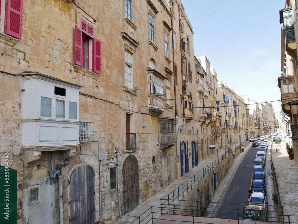 Hausfassade an einer Straße in Valletta auf Malta