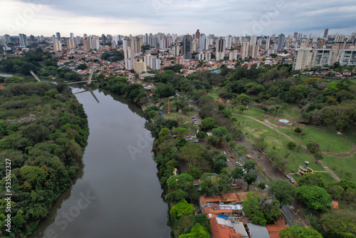Aerial photography of the city of Piracicaba. Rua do Porto, recreation parks, cars, lots of vegetation and the Piracicaba river crossing the city. © Paulo