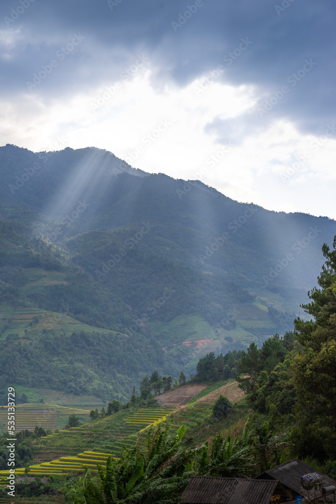 Obraz premium Aerial view of golden rice terraces at Mu cang chai town near Sapa city, north of Vietnam. Beautiful terraced rice field in harvest season in Yen Bai, Vietnam