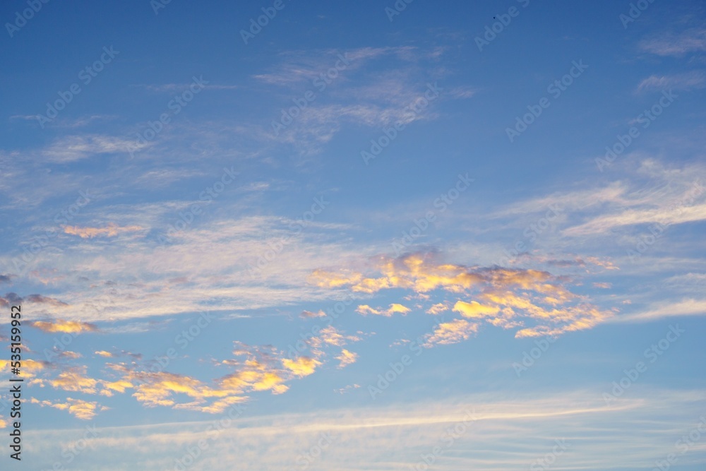 朝日に照らされる雲 朝日に照らされる雲
