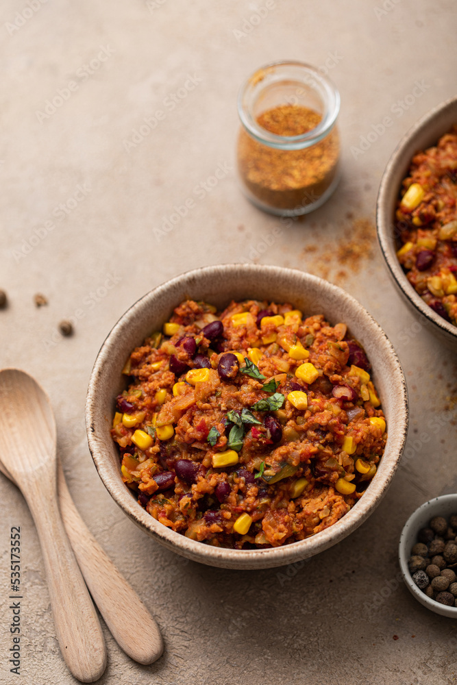 chili con carne aux légumes épices et maïs