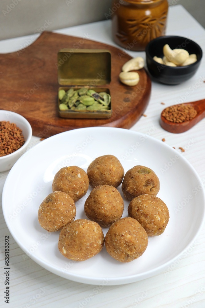 Gond and Methi Ke Laddu or Pinni. Fenugreek Laddu Made From Fenugreek Seeds, Saunf, Jaggery, and nuts. Immunity booster food for winters. Copy space Gond and Methi Ke Laddu or Pinni. Fenugreek Laddu Made From Fenugreek Seeds, Saunf, Jaggery, and nuts. Immunity booster food for winters. Copy space
