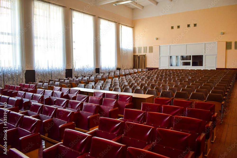Naklejka premium Assembly hall in the cultural center with red seats for spectators