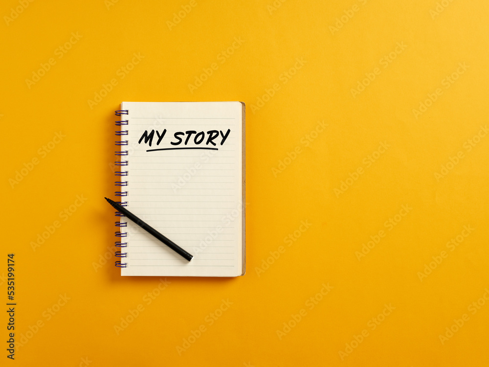 Notepad and black pen on yellow background with the handwritten word my story. Telling about yourself and biography - obrazy, fototapety, plakaty 