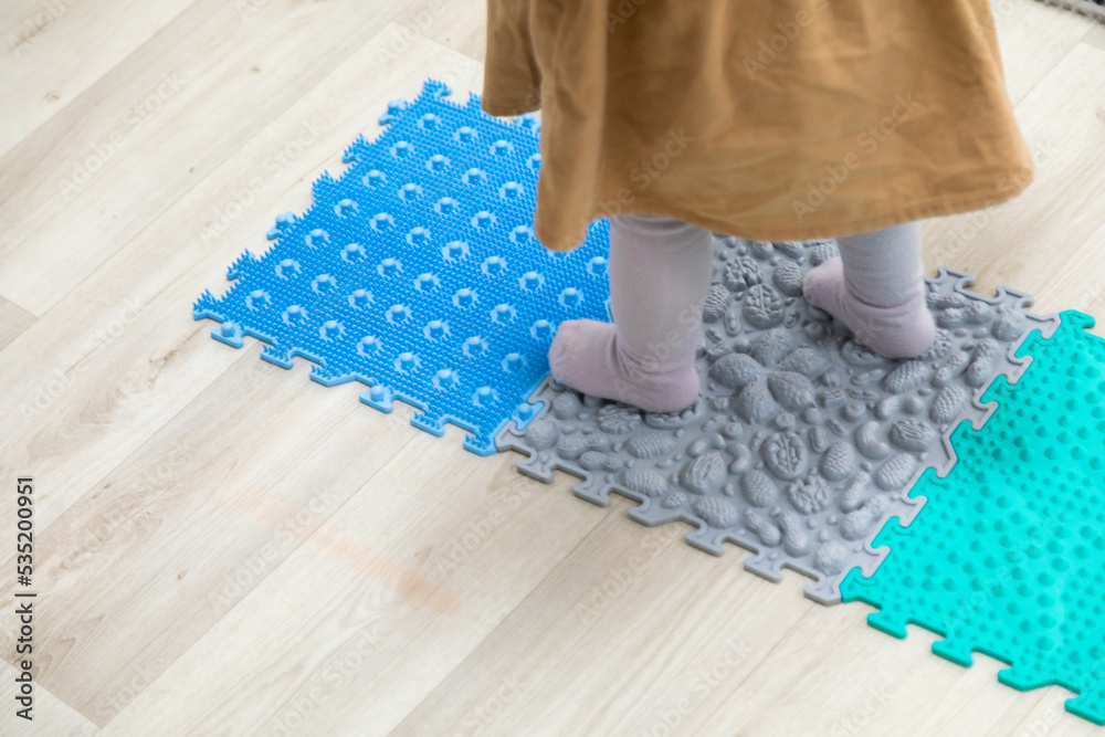Toddler feet on orthopedic sensory mats - obrazy, fototapety, plakaty 