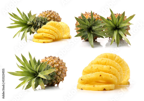Fototapeta Naklejka Na Ścianę i Meble -  Pineapple on a white background