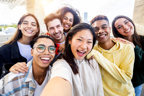 Diverse group of happy young best friends having fun taking selfie photo togethe Fototapet