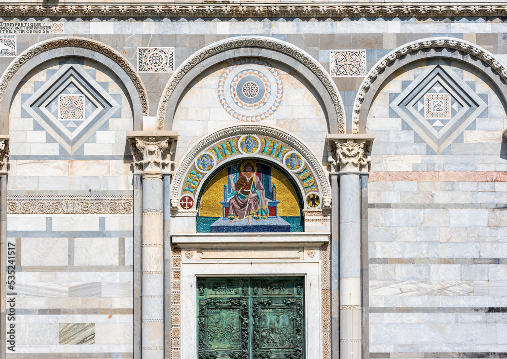Detail of decorated arches above door of Pisa´s bapstistery