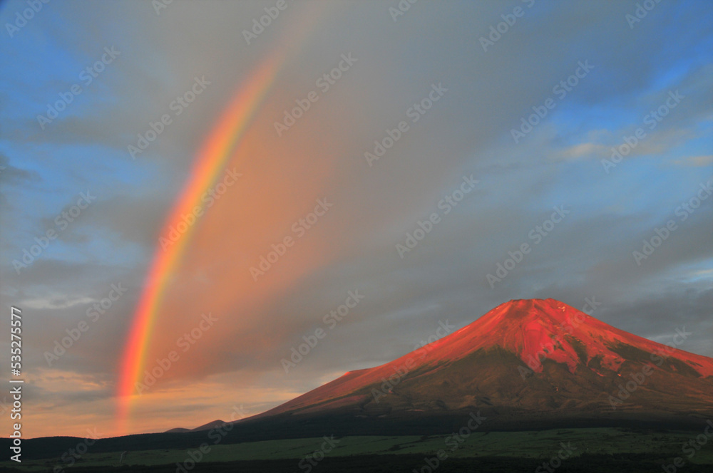 虹と赤富士
