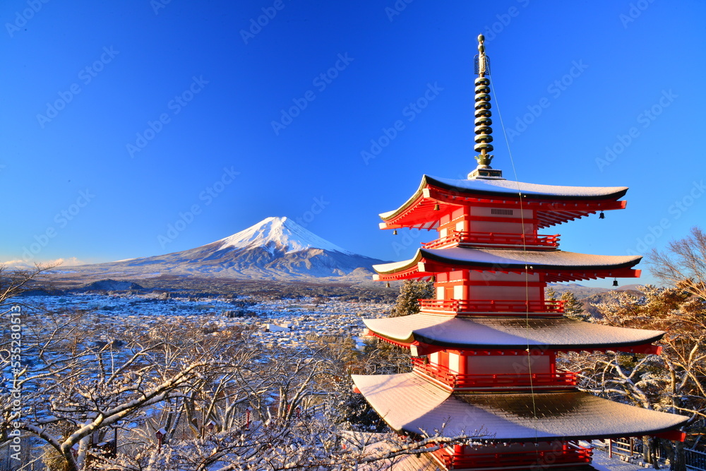 富士山と雪景色

