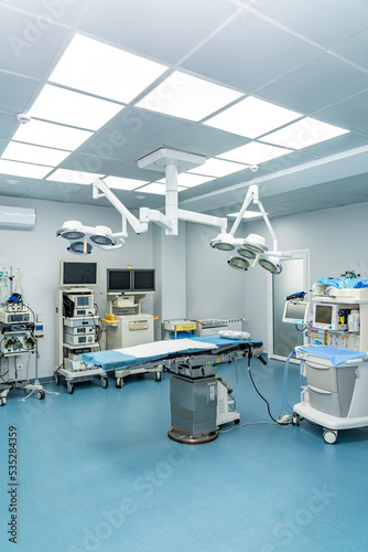 Fototapeta Naklejka Na Ścianę i Meble -  Interior of an empty emergency hospital room. Professional clinical operation ward.