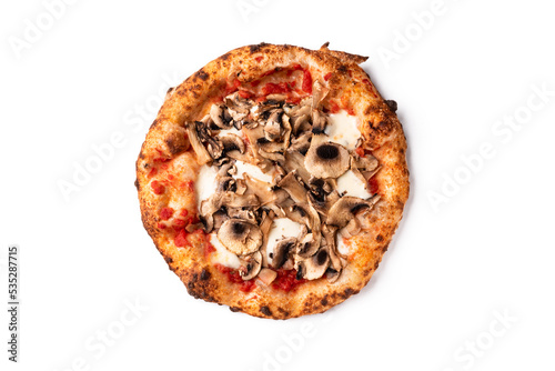 Deliziosa pizza italiana condita con mozzarella, sugo e funghi champignon 