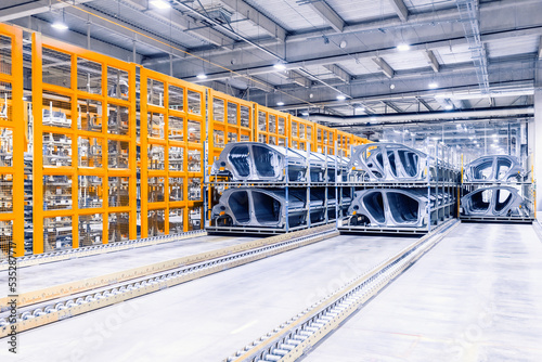 Obraz na płótnie spare parts in a car plant w salonie