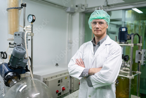 Фотография Portrait of chemical scientist male arms crossed and standing in front rotationa