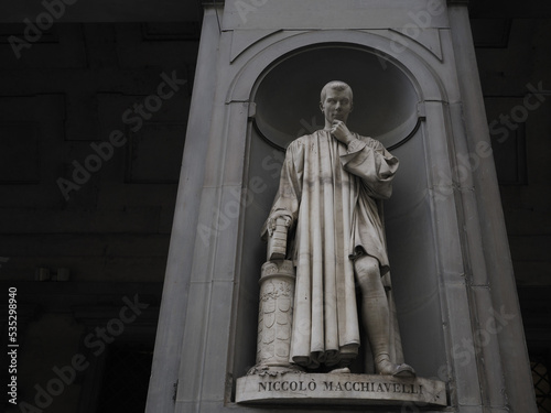 uffizi florence outdoor statue famous nicolo macchiavelli photo