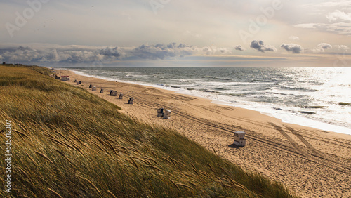 Sylt, Dünen, und Sandstrand mit Strandkörben bei Rantum photo