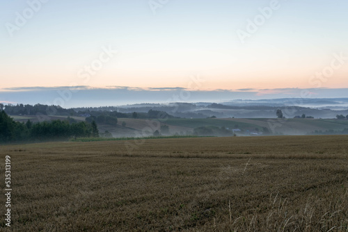 zamglone wzgórze photo