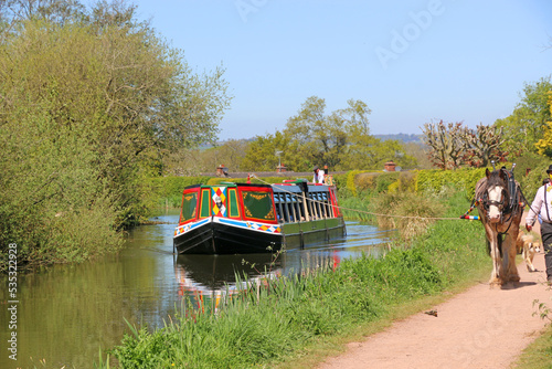 Foto Horse drawn narrow boat on the Tiverton Canal
