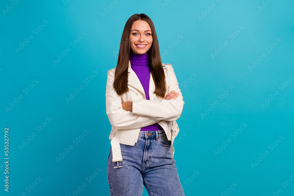 Photo of cute slim lady toothy shiny smile posing crossed arms dressed white outwear clothes isolated on blue color background Photo of cute slim lady toothy shiny smile posing crossed arms dressed white outwear clothes isolated on blue color background