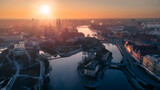 Wrocław - Ostrów Tumski nad Odrą widziany z drona o wschodzie słońca.