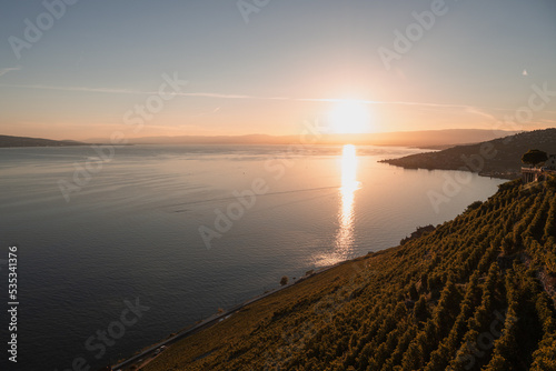 coucher du soleil sur la riviera vaudoise photo