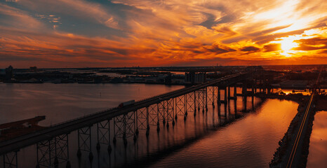Acrylglasbilder Karlsbrücke Lake Charles in Louisiana bei Dämmerung  © Mauricio Reyes