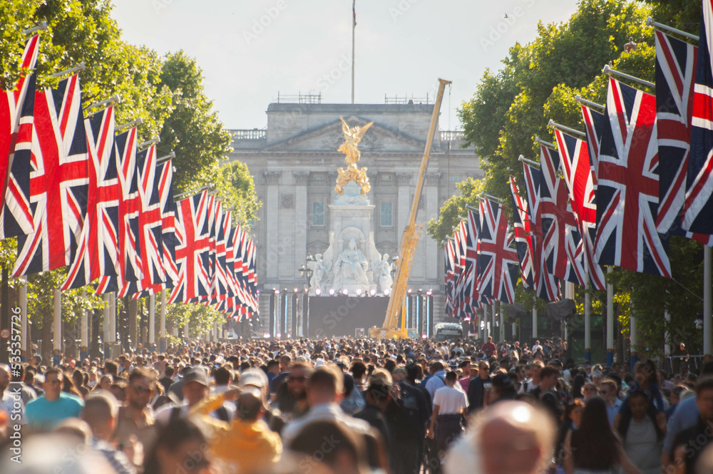 LONDON, ENGLAND- 2 June 2022: People gathered on the mall for the Queen's Platinum Jubilee in London - obrazy, fototapety, plakaty 