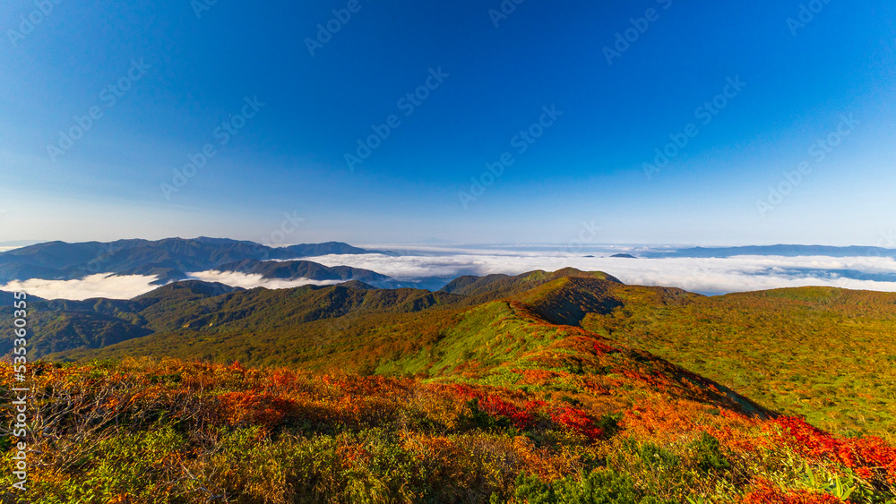 秋田駒ヶ岳 秋 紅葉と雲海 絶景 秋田駒ヶ岳 秋 紅葉と雲海 絶景