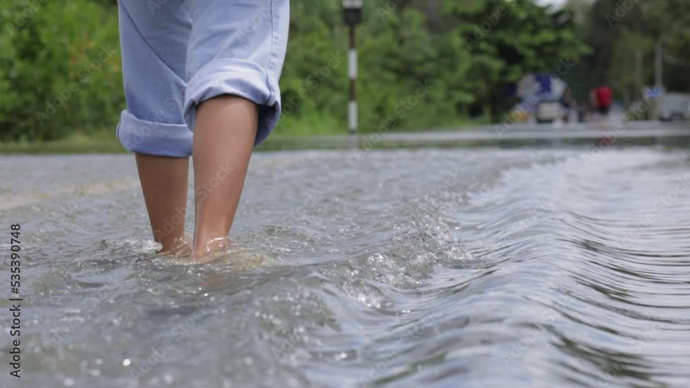 Video of the flooding, flooding the roads and making it impossible to go