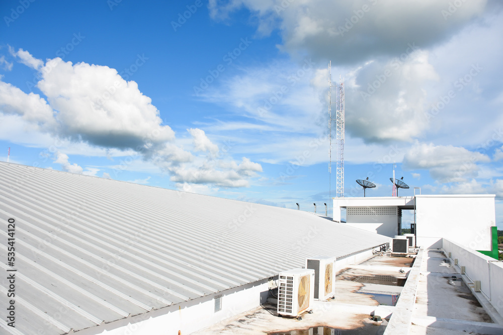 Fototapeta premium metal sheet roofing on commercial construction with blue sky