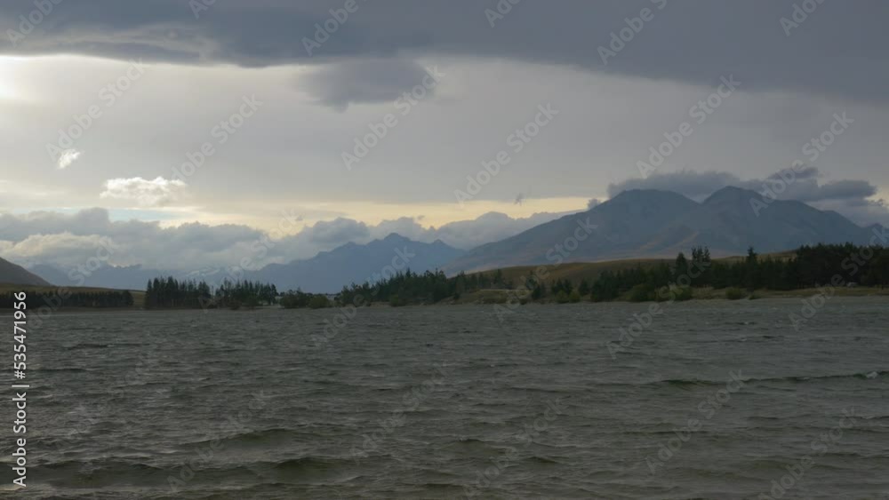 End of day light on a lake surrounded by mountains, in New Zealand End of day light on a lake surrounded by mountains, in New Zealand