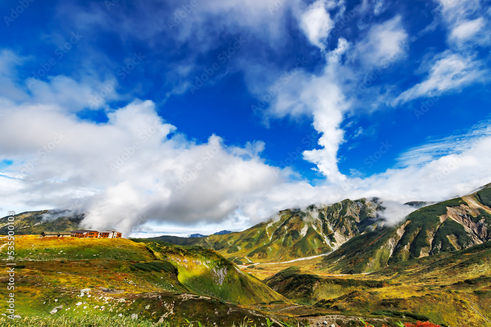 Fototapeta premium 初秋の富山県室堂の景色・黒部立山アルペンルート