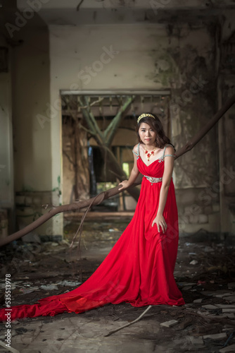 Beautiful Asian Woman in Red © Francis