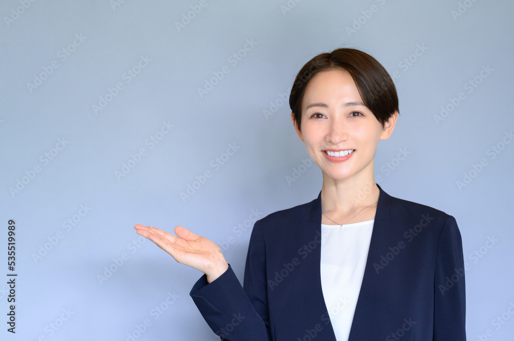 ビジネスで使いやすいオススメする女性