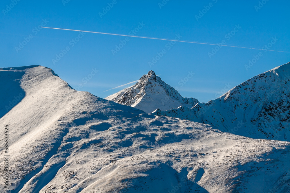 zima górski krajobraz Tatry Zachodnie błękit i biel śniegu