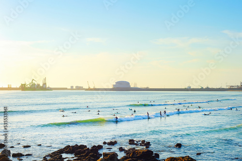 Obraz na płótnie Surfers Matosinhos Leixoes Port sunset w salonie
