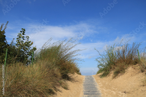 schmaler Zugang zum Strand