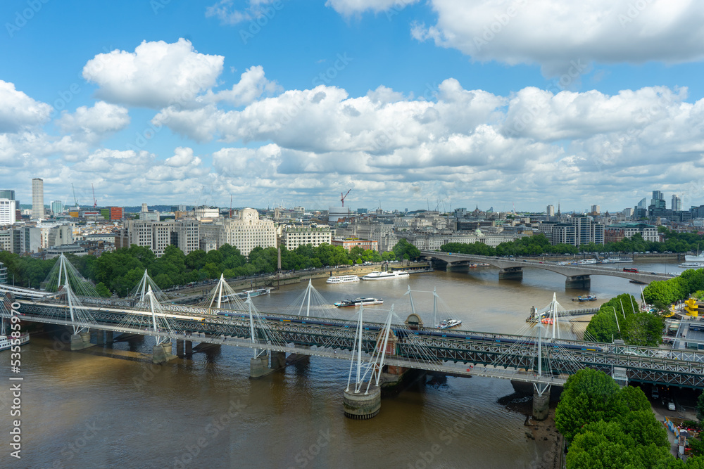 Fototapeta premium city chain bridge, thames river