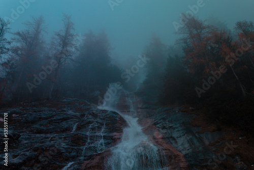 Großer und mystischer Wasserfall am Königssee