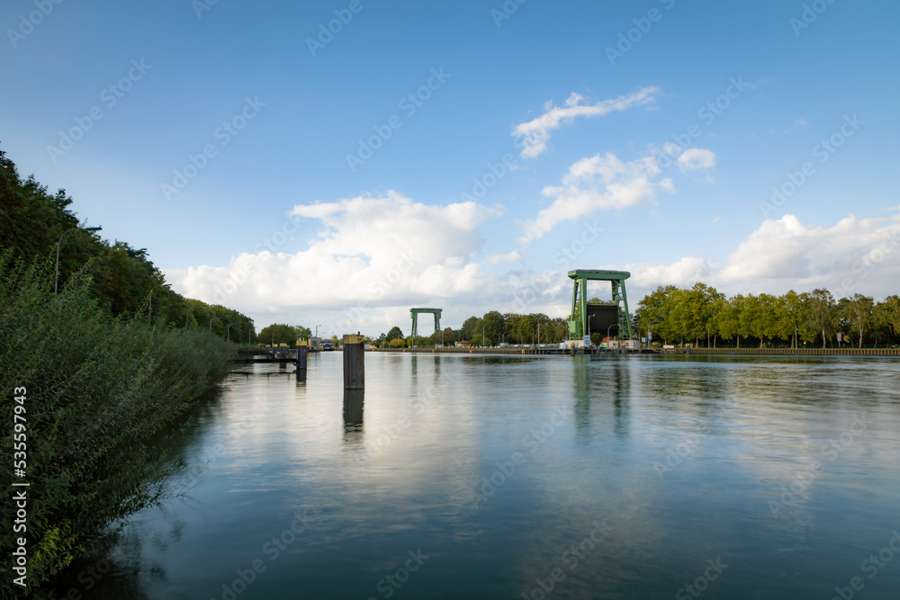 Der WeselDattelnKanal mit der Schleuse Datteln am Dattelner Meer