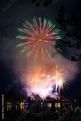 Colorful bavarian fireworks at danube in flames 2022 festival, Vilshofen, Danube, Bavaria © Martin Erdniss