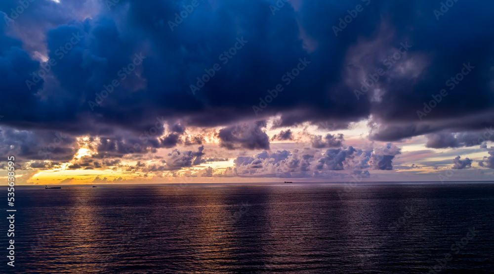 Obraz premium ship in the sea