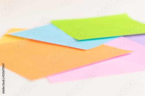 薄い色の折り紙
