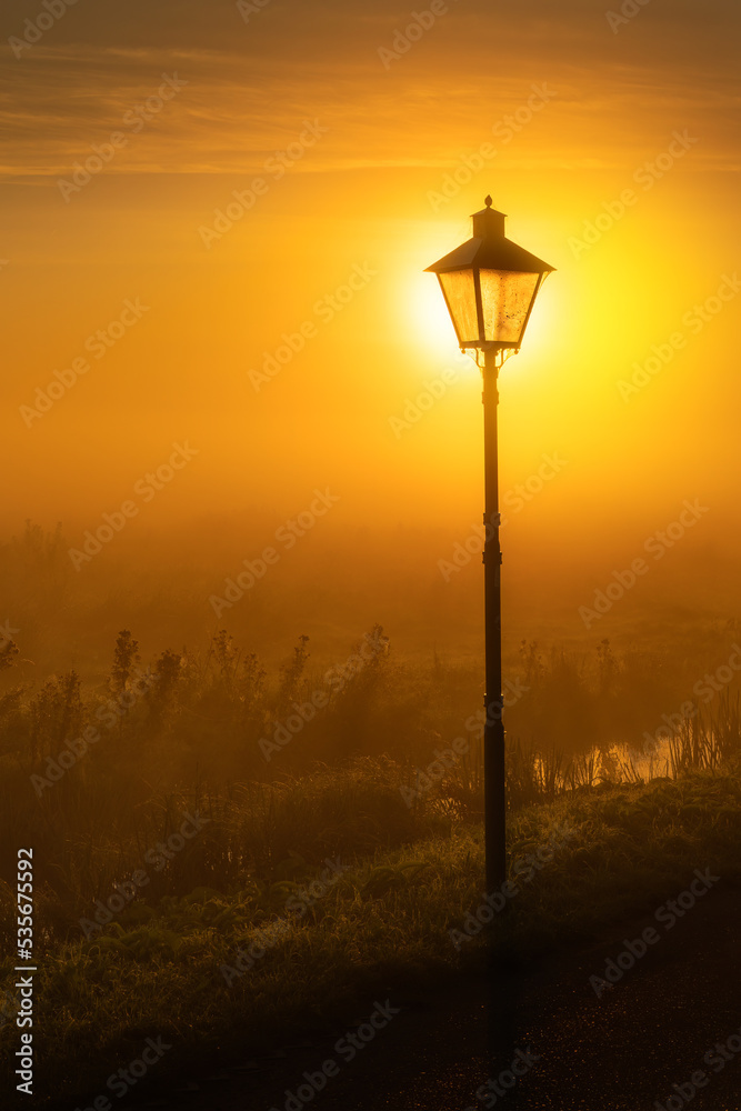 Laterne Sonnenlicht Nebel