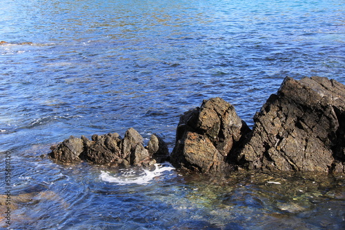 海と岩場の風景
