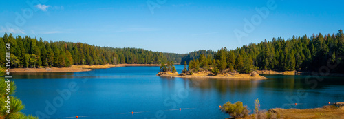 Autumn Paradise Lake landscape in Maglia, Northern California