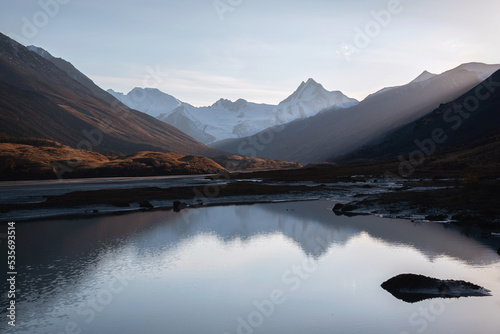 Fototapeta Naklejka Na Ścianę i Meble -  mountains glacier lake reflection sunlight autumn