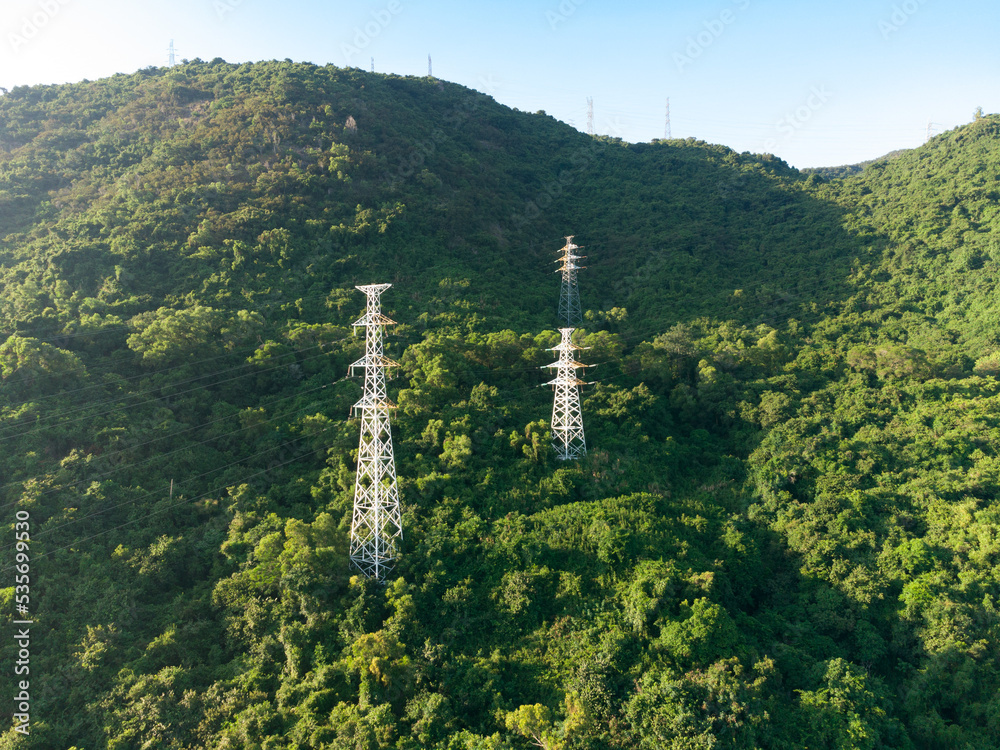Obraz premium High voltage transmission tower on the mountain