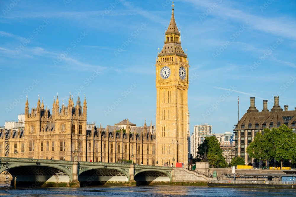 Obraz premium Big Ben and Westminster bridge in London. England